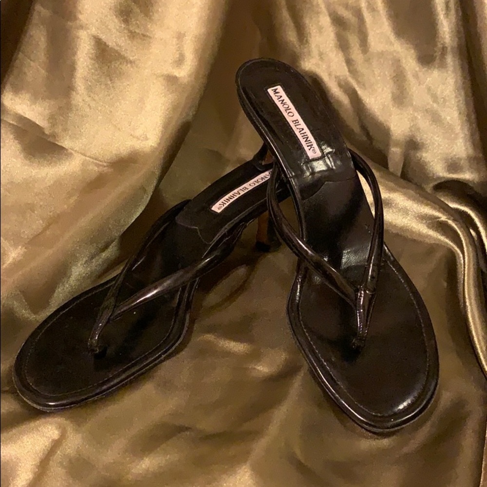 MANOLO BLAHNIK BLACK KITTEN HEEL SIZE 38